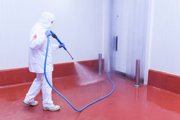 Best Animal Enclosure Cleaning  in Sarasota Springs, FL